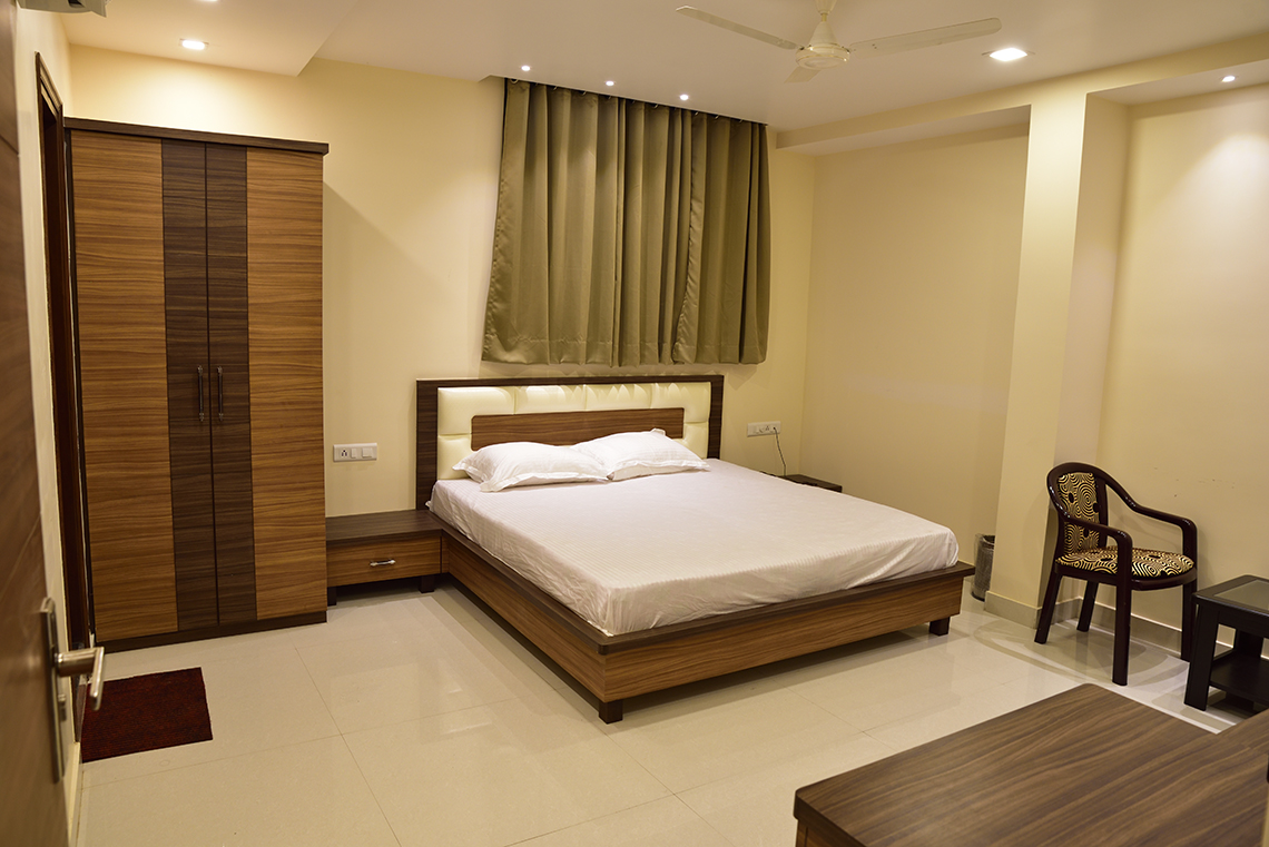 hotel in gorakhpur near golghar